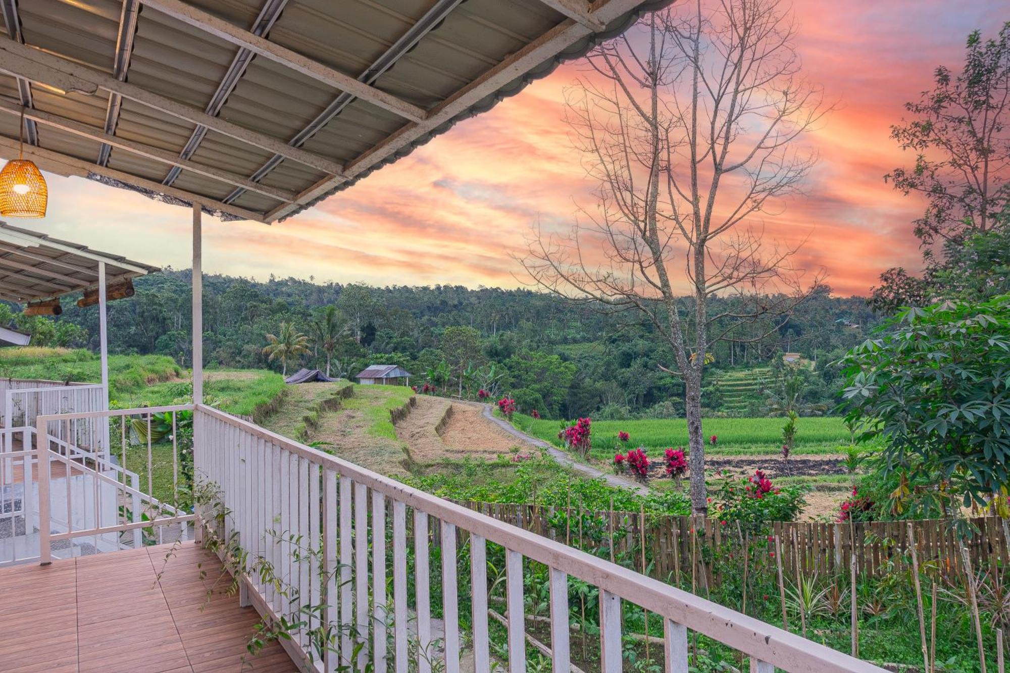 Santya Loka Lodge & Twin Waterfall Jatiluwih Exterior foto